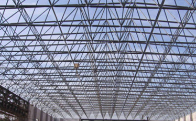 囊谦钢结构厂房屋面板及保温层安装