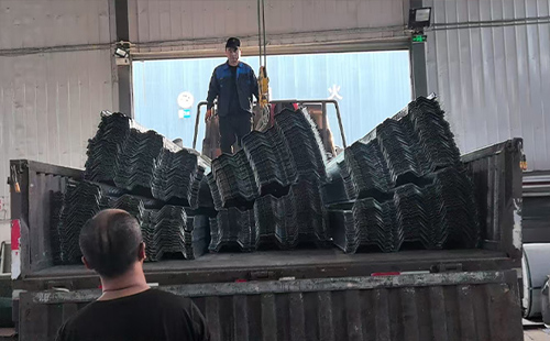 闭口楼承板耐火时限实测：大跨度怎样选囊谦楼承板